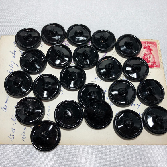【送料無料】2個 1920～30年代 チェコ製 アンティーク ヴィンテージ ブラックガラス  ボタン [EY6392] 9枚目の画像