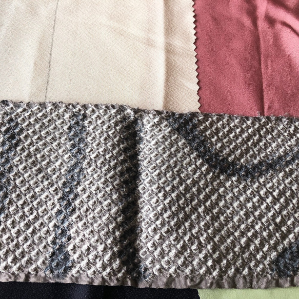 【送料無料】京都 10枚 正絹 着物はぎれセット 和小物 つまみ細工 生地 材料 カットクロス HB1120 10枚目の画像