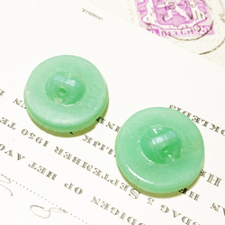 【送料無料】2個 チェコ製 ウランガラス アンティーク ヴィンテージ ガラス ボタン 素材 ハンドメイド[EY6592] 3枚目の画像