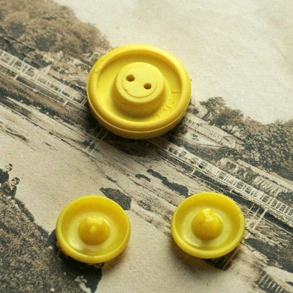 【送料無料】3個 ボタン アンティーク 昭和 レトロ ヴィンテージ 素材 パーツ 材料 アクセサリー HB1063 2枚目の画像