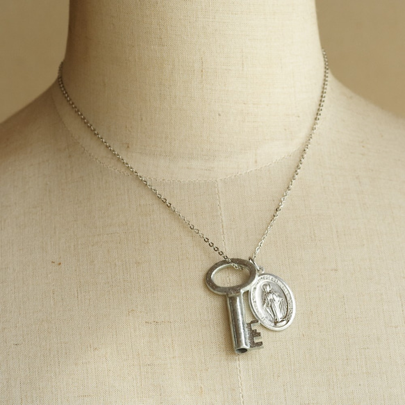 送料無料】ドイツ アンティーク鍵＋マリアメダイ ペンダントネックレス