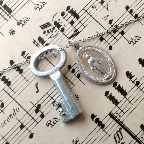 送料無料】ドイツ アンティーク鍵＋マリアメダイ ペンダントネックレス