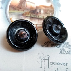 【送料無料】2個 チェコ製 アンティーク ヴィンテージ ブラックガラス ボタン 素材 パーツ 材料 [EY4757] 4枚目の画像