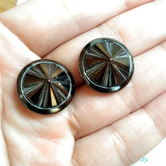 【送料無料】2個 チェコ製 アンティーク ヴィンテージ ブラックガラス ボタン 素材 パーツ 材料 [EY4757] 5枚目の画像