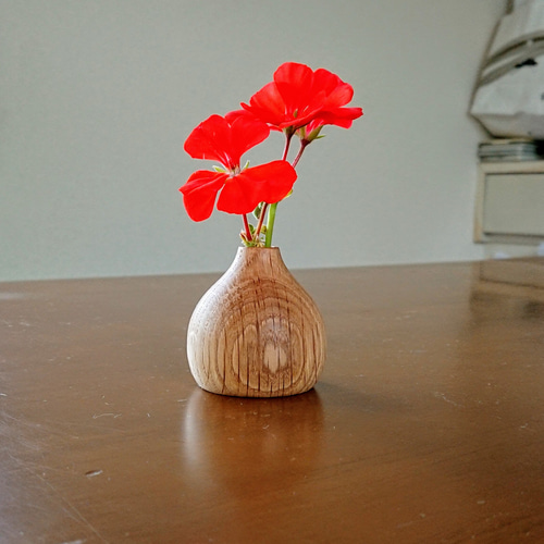 一輪挿し 小さな可愛い木の一輪挿し ナラ 木製 コロンとした一輪挿し