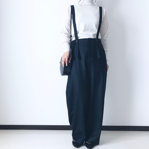 新品未使用タグ付き　サスペンダーパンツ　ブラックストライプ 新品未使用タグ付き サスペンダーパンツ ブラックストライプ