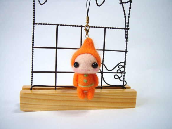 羊毛フェルト 宇宙人 A オレンジ ストラップ キーホルダー Aki Ako