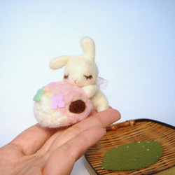 ほんわか和菓子と一緒　紫陽花菓子とうさぎさん 羊毛フェルト 置物 3枚目の画像
