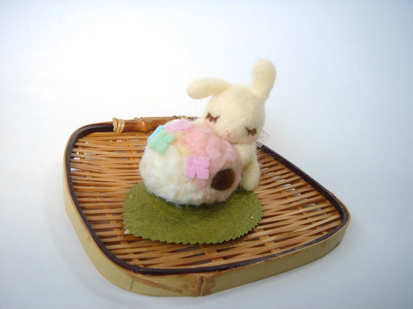 ほんわか和菓子と一緒　紫陽花菓子とうさぎさん 羊毛フェルト 置物 6枚目の画像