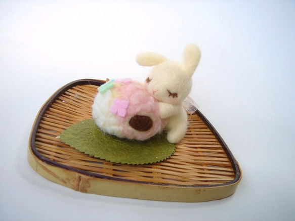 ほんわか和菓子と一緒　紫陽花菓子とうさぎさん 羊毛フェルト 置物 7枚目の画像