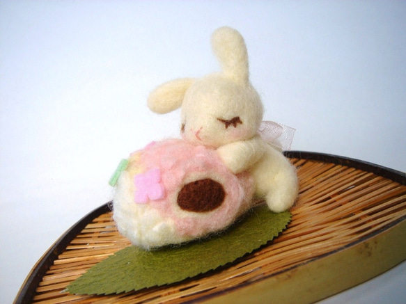 ほんわか和菓子と一緒　紫陽花菓子とうさぎさん 羊毛フェルト 置物 8枚目の画像