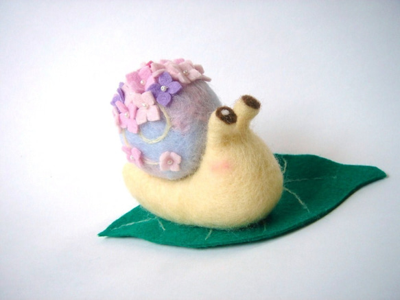 受注生産 紫陽花かたつむりさん大　ピンク　期間限定販売 羊毛フェルト 3枚目の画像