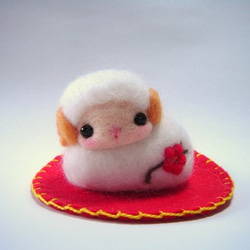 梅の花咲く干支 ひつじ 赤マット付 羊毛フェルト 羊毛フェルト Aki Ako