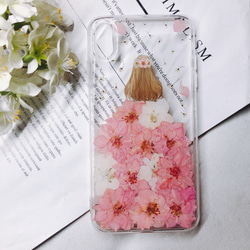 ピンクの花輪の女の子 iPhone15Pro 押し花ケース iPhone13/15/14 SE3 XS 全機種対応 2枚目の画像