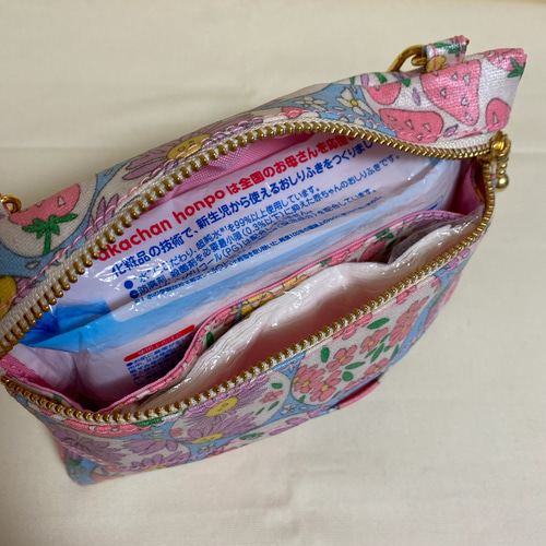 ウエットティッシュケース【いちご】 除菌対策に！サイズを選べるいちご柄携帯用ウエットティッシュ