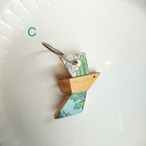 木材和報紙鑰匙扣“ coppa de keychain” 第3張的照片