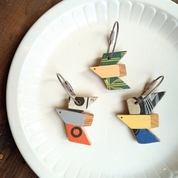 木材和報紙鑰匙扣“ coppa de keychain” 第1張的照片