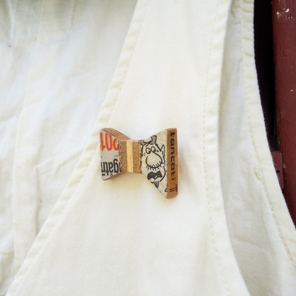 木頭和報紙的胸針“ coppa de brooch” 第3張的照片