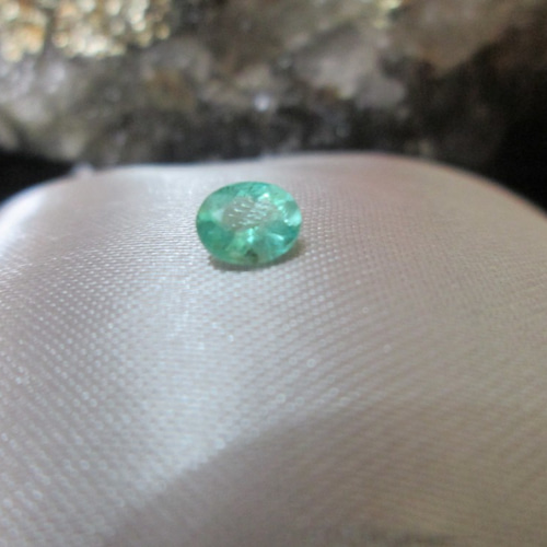 楽天市場】エメラルド 宝石 ルース 0．85CT : 直輸入価格の