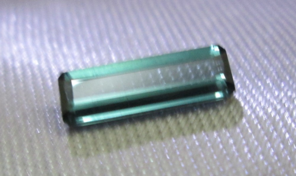 N.660 　スタイリッシュブルートルマリン・ルース、透明の高いクールビューティなルース、ブラジル産トルマリン