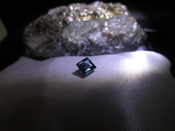 N.1021  インディゴライトトルマリンルース 上質な宝石 ブラジル産のルース　抜群のカラーと透明度のブルー 7枚目の画像