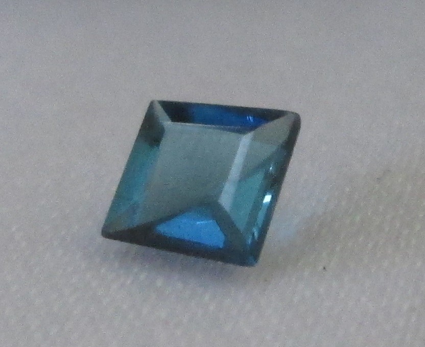 N.1301 インディゴライト・ルース　ブラジル産希少なパライバカラーのインディゴトルマリンのルース、ブラジル宝石