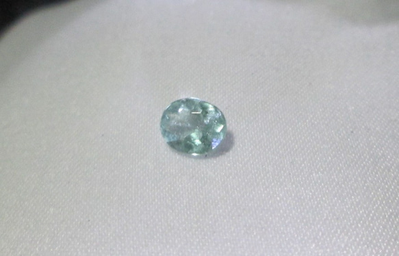 N.2010 スーパークリーン パライバトルマリン0.5ct　ブリリアントなブラジル産のトルマリンルース 2枚目の画像