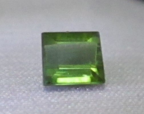 N.3009 パライバトルマリン　グリーン0.5ct インクルなし 希少石パライバトルマリン、宝石店おすすめ