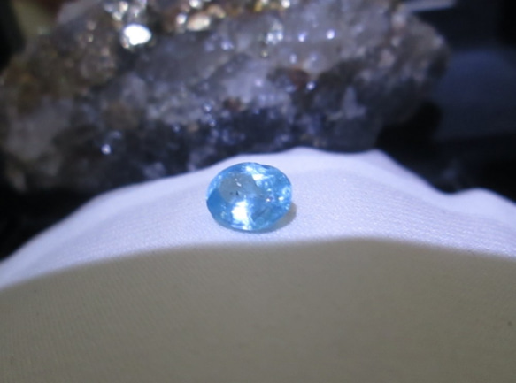 N.8678 1.68ct パライバトルマリン ルース 本当に希少なビッグサイズのブラジル産 