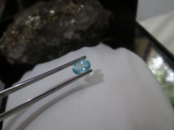 N.8678 1.68ct パライバトルマリン ルース 本当に希少なビッグサイズのブラジル産 