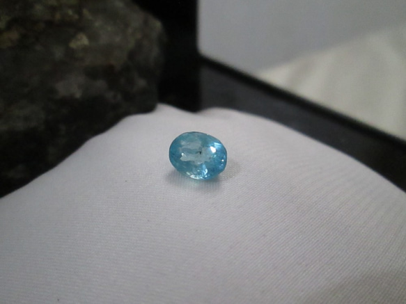 N.8678 1.68ct パライバトルマリン ルース 本当に希少なビッグサイズのブラジル産 