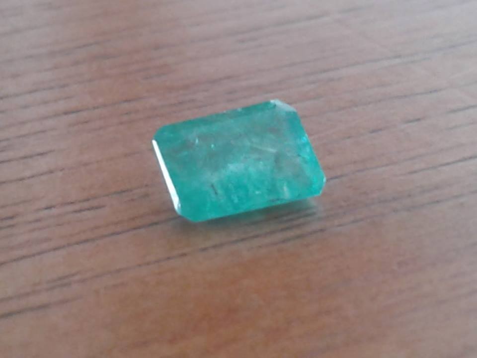 84 ブラジル産　ブルーエメラルド　　　１CARAT