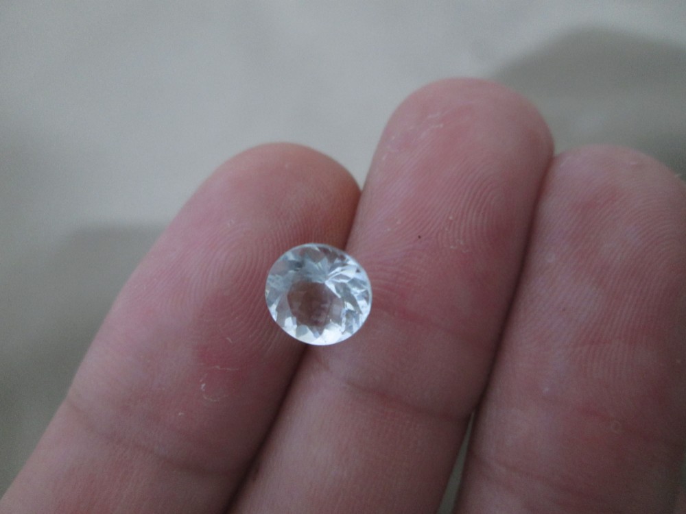 スーパークリーンアクアマリン　ルース　ブラジル産　ダイヤカットルース、インクル傷なし