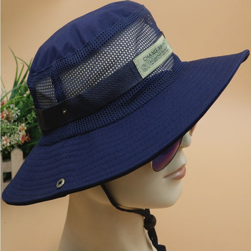 ハイキング 登山 帽子！街中でも メッシュ部分があり快適です 青