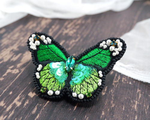 【キジ】ビーズ刺繍ブローチバッグチャーム キラキラ ギター ビーズ刺繍ブローチバッグチャーム2way - メルカリ