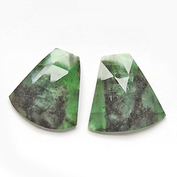 エメラルド(2ピース)／Fancy Shape Rose Cut Emerald 1枚目の画像