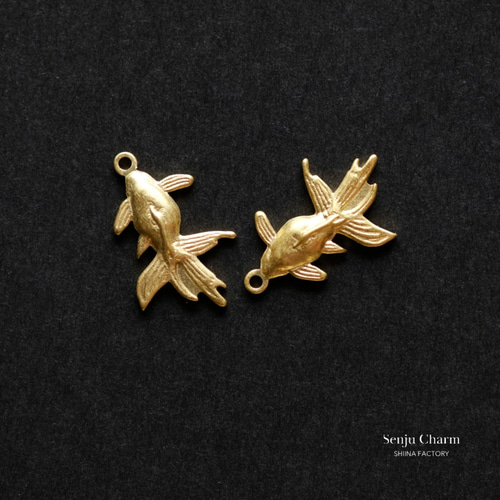 1個】チャーム 金魚（日本製、真鍮、生地）214 チャーム Senju