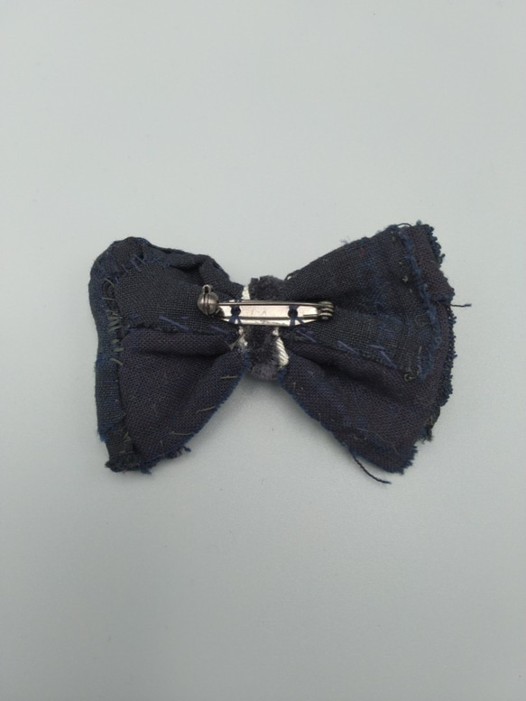 古布の蝶ネクタイ  藍染BORO[K143]　エシカルファッション　アンティーク着物　リボンブローチ　bow tie 8枚目の画像