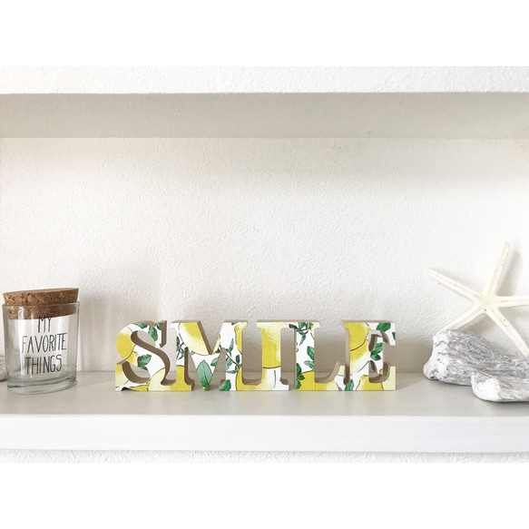 インテリア ウッドオブジェ アルファベット  SMILE レモン柄 置物 木製 1枚目の画像