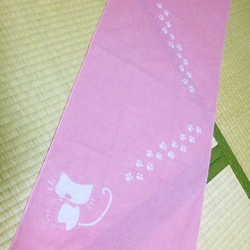 猫柄手拭い「ぽちぽちさんぽ」桜色 2枚目の画像