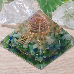 癒しのグリーンオルゴナイト (黄金比の四角錐 ピラミッド) 2枚目の画像