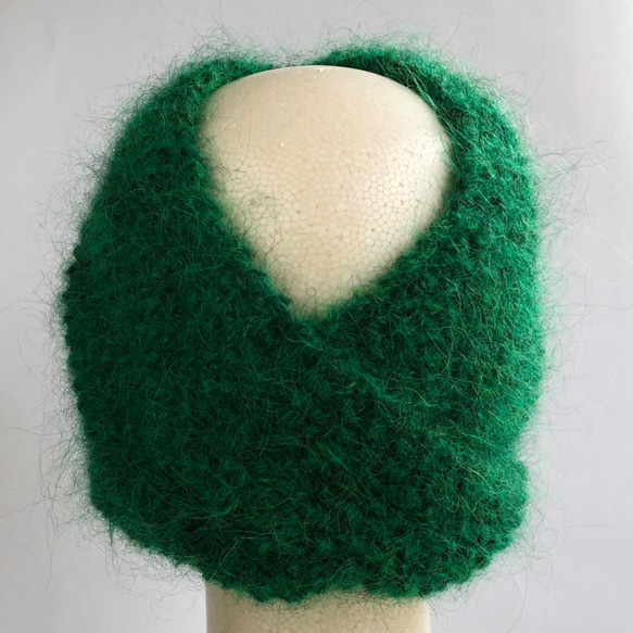 深緑色モヘア風毛糸のふんわり幅広リングヘアターバン　手編み棒針鹿の子編みウール混毛糸使用イヤーマフラーにもなるヘアバンド 7枚目の画像