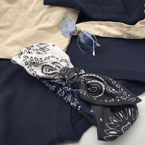 ペイズリー柄バンダナ3色使い幅広リボンターバン 白黒紺色ホワイト