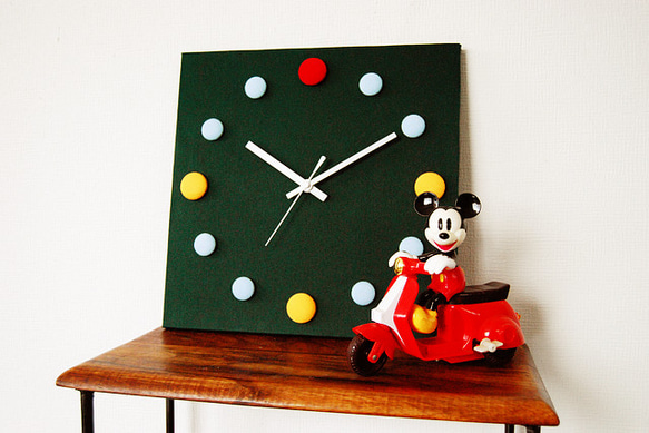 しかく壁掛け時計（緑、赤、黄、水色） 5枚目の画像