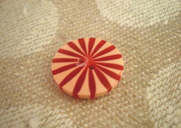 ヴィンテージボタン（CASEIN 赤白） 3枚目の画像