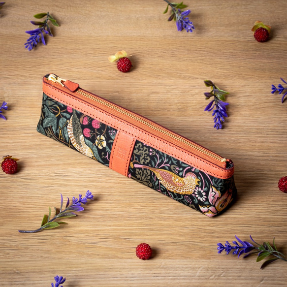 高品質鉛筆盒，草莓小偷圖案，顏色為「復古粉」。免費禮品包裝。 第2張的照片