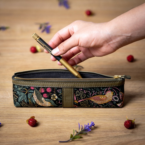 高品質鉛筆盒，草莓小偷圖案，顏色為「復古粉」。免費禮品包裝。 第7張的照片