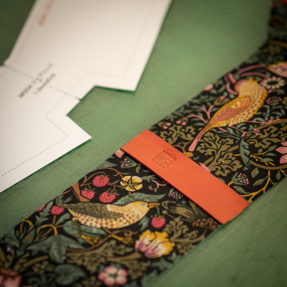 高品質鉛筆盒，草莓小偷圖案，顏色為「復古粉」。免費禮品包裝。 第15張的照片