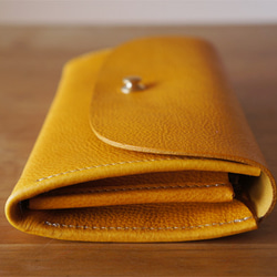 【免運】一體成形皮革長夾 黃色 第2張的照片