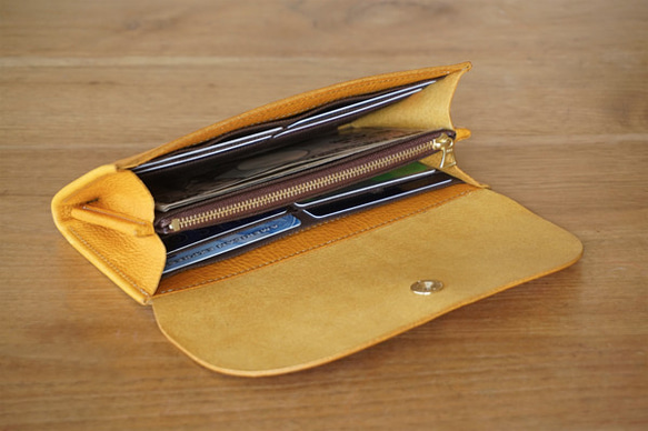 【免運】一體成形皮革長夾 黃色 第3張的照片